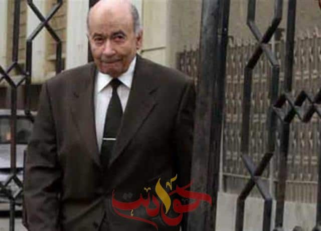 عقب وفاتة .. أهالي قرية يوسف والي يتجمعون أمام منزله بالعجوزة لنقله إلى مسقط رأسه بالفيوم