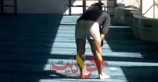 الصلاة بالفانلة الحمالات والشورت جائز ام لا .. الأزهر يجيب