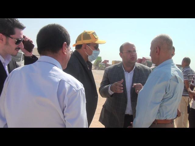 بحضور الشهابى وعبدالله وقيادات وزارة الرى رفع التراكمات من حوض ترسيب مخر سيل الديسمى بجبل الصف