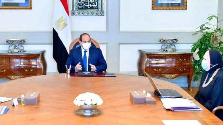 لزيادة المنتج المحلى .. السيسى يوجه بتسهيل إجراءات التعاقد الخاصة بالحصول على وحدات المجمعات الصناعية على مستوى الجمهورية