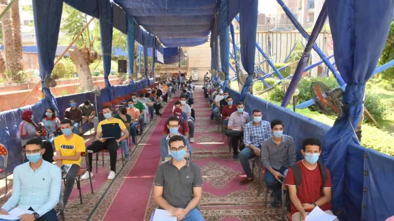 لإجراء الكشف الطبي عليهم .. مستشفى الطلبة بالجيزة تستقبل طلاب جامعة القاهرة الجدد