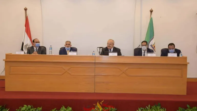 مجلس جامعة القاهرة يعتمد استراتيجية العام الدراسي الجديد .. منها دعم الطلاب غير القادرين