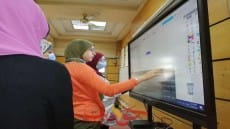 لتطوير الأداء المهنى .. جامعة القاهرة: تدرب أعضاء هيئة التدريس على استخدام الشاشات التفاعلية
