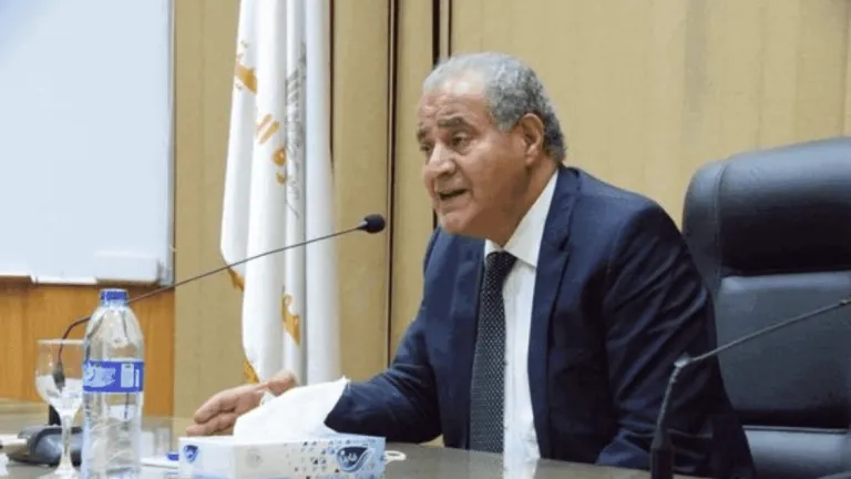 لهذا السبب .. الوزير يمد فترة تسجيل أرقام التليفونات لصاحب بطاقة التموين حتى 30-6-2022
