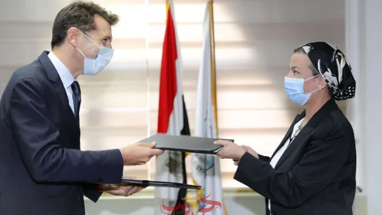 لرفع الوعى البيئى .. وزارة البيئة وفودافون مصر توقعان بروتوكول تعاون لتنفيذ عدد من المبادرات والأنشطة