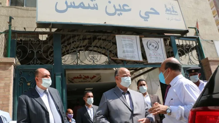 شاهد بالصور .. محافظ القاهرة يفاجىء المراكز التكنولوجية لمتابعة استقبال طلبات التصالح في مخالفات البناء