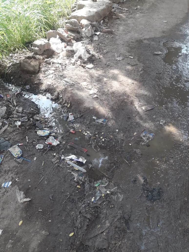 عاجل لرئيس مدينة الحوامدية .. أهالى منطقتى طريق 11 وأبو غياض يشكون من انتشار مياه الصرف صحى إثر كسر الماسورتين