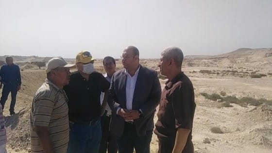 نائب محافظ الجيزة ووكيل وارة الرى ورئيس مدينة الصف فى جولة لمتابعة لصيانة مخر سيل الديسمى