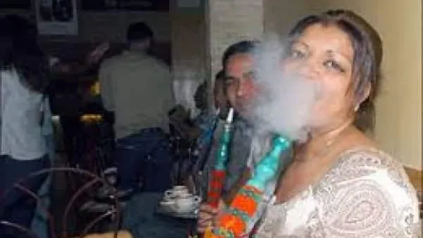 إحذروا "الشيشة" تنقل كورونا .. مسئول بالحكومة أبلغوا عن الأماكن التي تتداولها