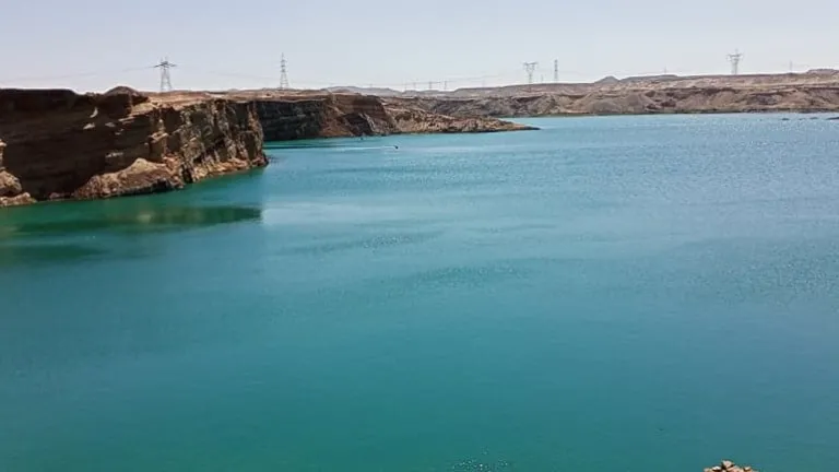 بالفيديو والصور .. أهالى الصف لمحافظ الجيزة : حتى لا تتكرر كارثة الديسمى .. المحجر الذى أنقذ المدينة الشتاء الماضى ممتلئ بالمياه فأين ستذهب مياه السيول هذا العام لو لم يتم تفريغه؟