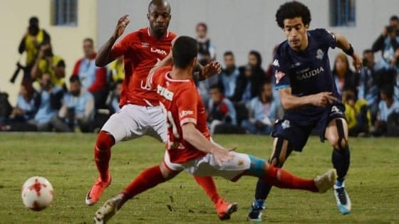 الأهلي يمنح غريمه التقليدي الزمالك قبلة الحياة بعد تعادله السلبى مع بيراميدز