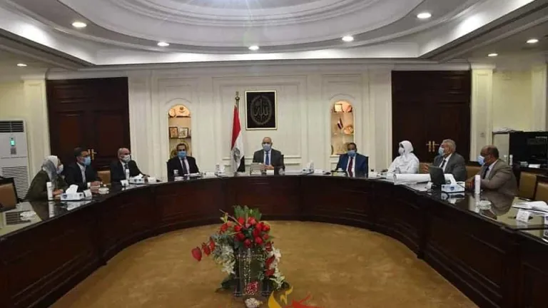 الجزار: يتابع اشتراطات البناء الجديدة بمدن "القاهرة والجيزة والأسكندرية" .. ضبط العمران سيعود بالنفع على جميع المواطنين