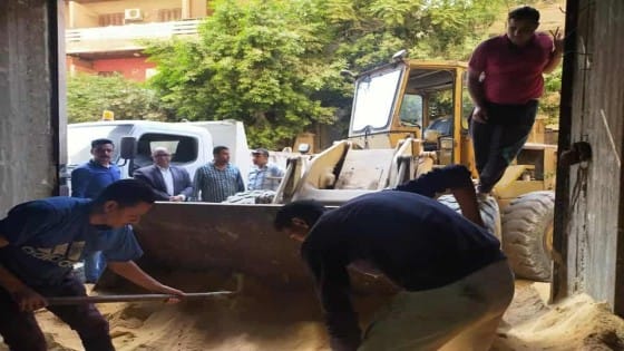 لتحديهم القانون .. تحويل صاحب عقار ومقاول يقومان بأعمال بناء مخالف للنيابة العسكرية بالعمرانية