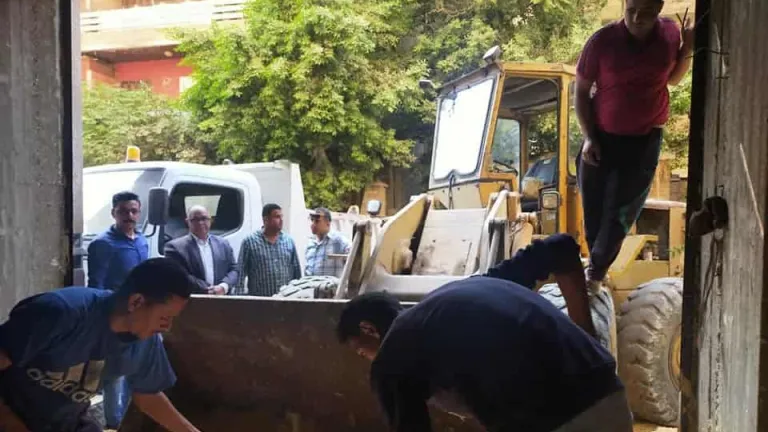 لتحديهم القانون .. تحويل صاحب عقار ومقاول يقومان بأعمال بناء مخالف للنيابة العسكرية بالعمرانية