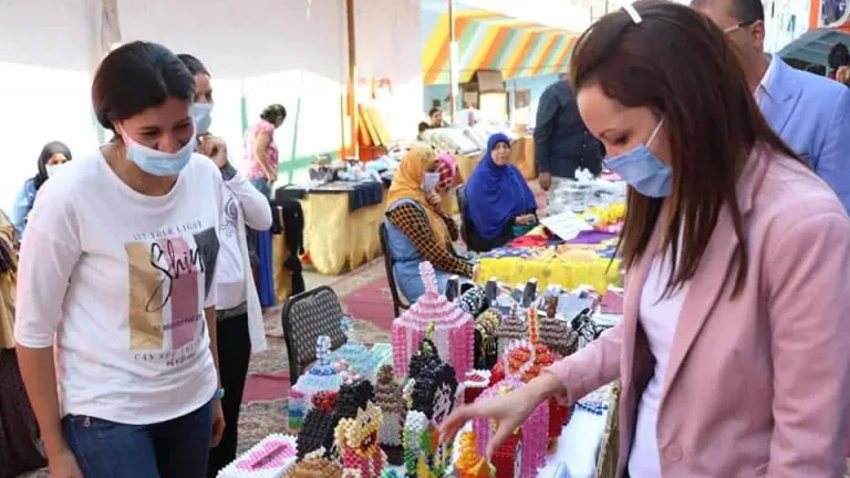 شاهد بالصور .. افتتاح معرض الحرف اليدوية لشباب الخريجين والأسر المنتجة بالجيزة