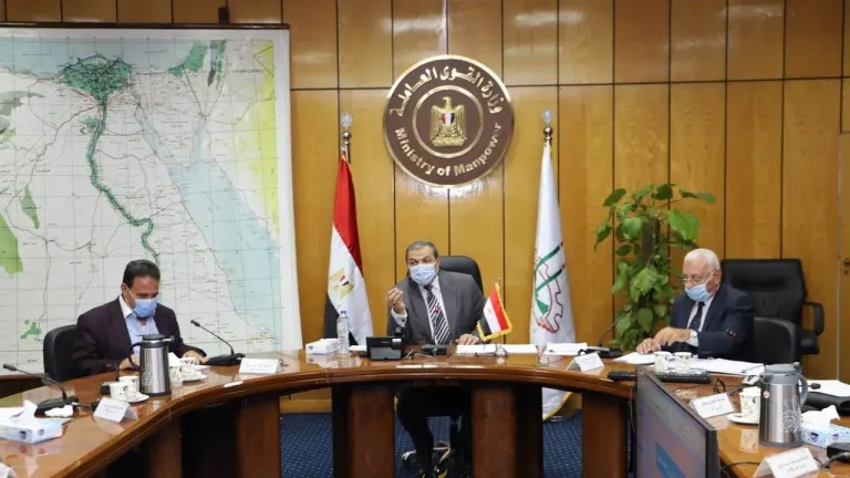 القوى العاملة: صرف 698 مليون جنيه إعانات طوارئ لـ 394 ألف عامل يعملون في 3352 منشأة
