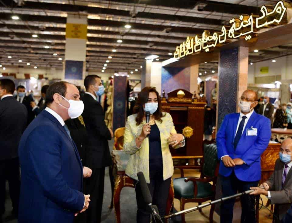 شاهد بالصور .. السيسى يفتتح معرض تراثنا لمنتجات وفنون الحرف التراثية