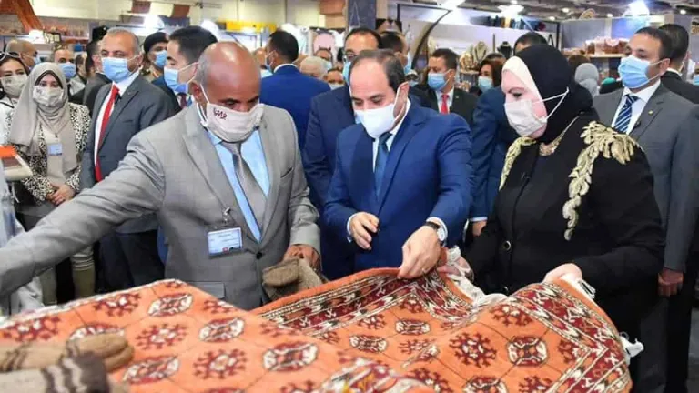 شاهد بالصور .. السيسى يفتتح معرض تراثنا لمنتجات وفنون الحرف التراثية
