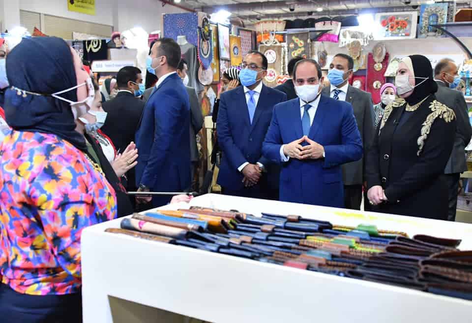 شاهد بالصور .. السيسى يفتتح معرض تراثنا لمنتجات وفنون الحرف التراثية