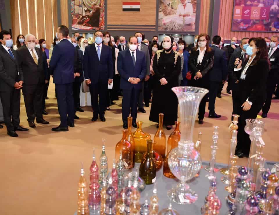 شاهد بالصور .. السيسى يفتتح معرض تراثنا لمنتجات وفنون الحرف التراثية