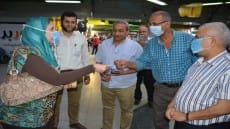 مترو الأنفاق يفاجئ جمهوره بتقديم هدايا رمزية عند شراء التذكرة
