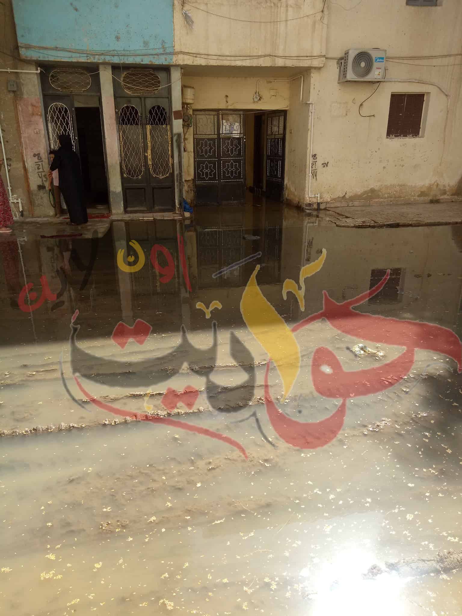 أهالى الحوامدية لمحافظ الجيزة: انقذ بيوتنا ياريس من الانهيار نحن سجناء داخلها بسبب الطفوحات .. “حواديت اون لاين” تدق ناقوس الخطر .. تصدع المنازل نتيجة تسريب مياة الصرف الصحى