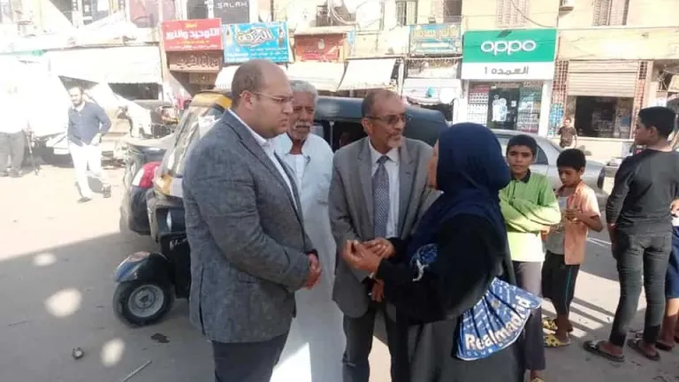 سيراً على الاقدام .. نائب محافظ الجيزة يتفقد قرى مركز العياط