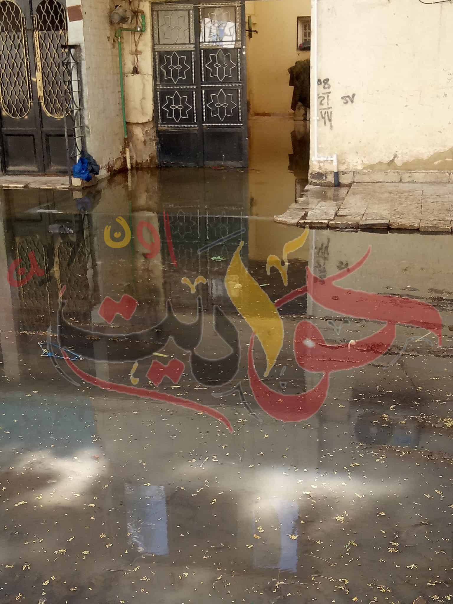 أهالى الحوامدية لمحافظ الجيزة: انقذ بيوتنا ياريس من الانهيار نحن سجناء داخلها بسبب الطفوحات .. "حواديت اون لاين" تدق ناقوس الخطر .. تصدع المنازل نتيجة تسريب مياة الصرف الصحى