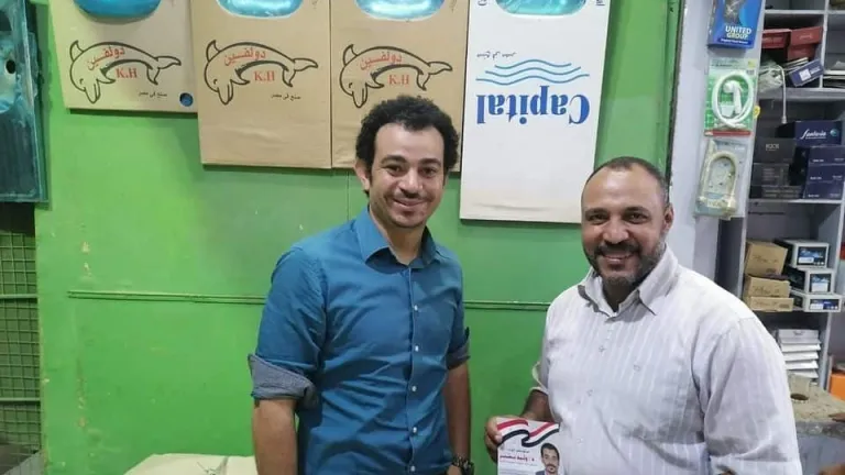 وليد بشير مرشح الهرم فى جولته بكفر غطاطى : تعلمت من شبابها المثقف الواعى الكثير ومطالبهم بسيطة ومشروعة لكن محافظة الجيزة أهملت حقوقهم وسنسعى لتحقيقها