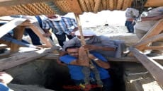 قريبا الأعلان عن كشف أثرى كبير بسقارة .. رئيس الوزراء داخل البئر لتفقده