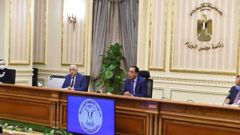 تنفيذاً لتكليفات السيسى.. لجنة مشتركة من وزارتي التعليم والمالية لزيادة اجور المعلمين