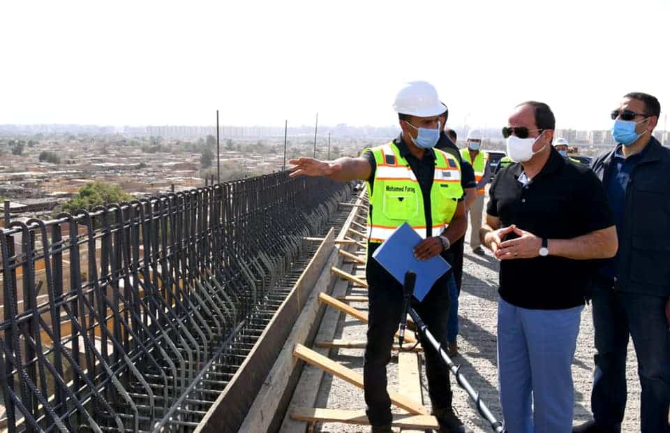 السيسى يفاجئ المهندسين بالتواجد فى مواقع عمل مشروعات