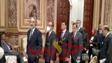المعينين من أعضاء مجلس الشيوخ يصطفون لتسجيل البصمة واستخراج الكارنيهات