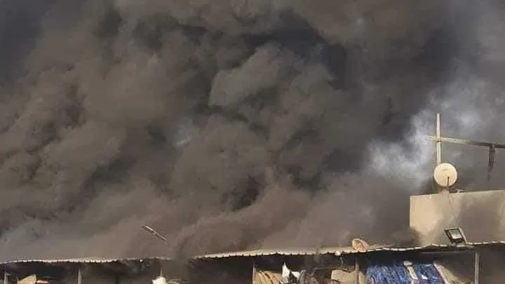 المعمل الجنائى: يكشف أسباب حريق مخزن خردة صفط اللبن .. 8 ملايين جنيه خسائر أولية (صور)