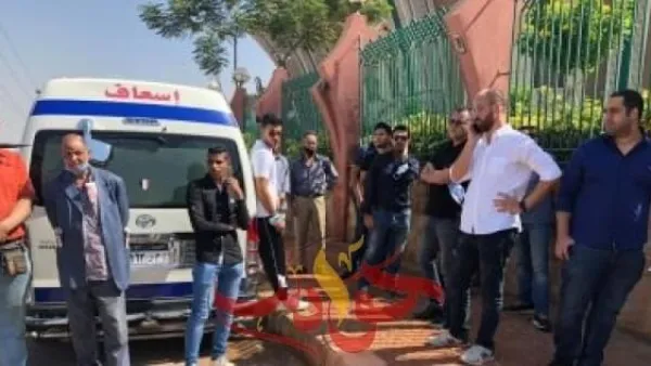 وصول جثمان الراحل محمود ياسين لـ مسجد الشرطة بالشيخ زايد .. انهيار شهيره بالبكاء قبل تشييع جثمان