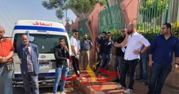 وصول جثمان الفنان الراحل لمسجد الشرطة بالشيخ زايد