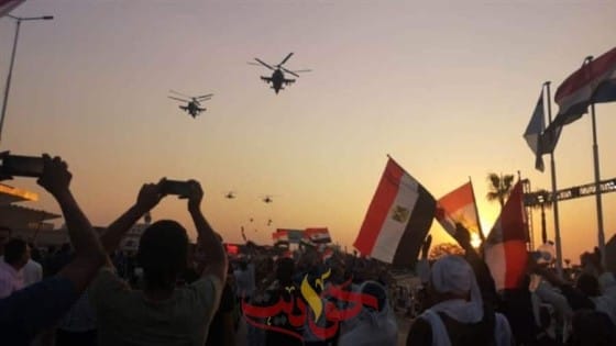 احتفالا بذكرى أكتوبر.. الطائرات تزين سماء المنصة بمحيط النصب التذكاري