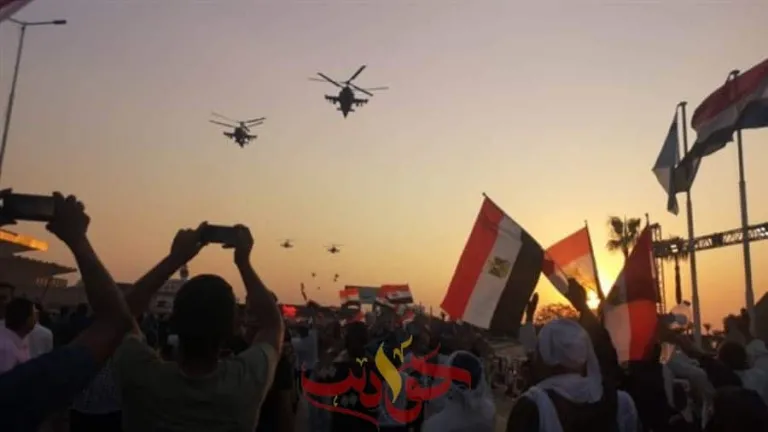 احتفالا بذكرى أكتوبر.. الطائرات تزين سماء المنصة بمحيط النصب التذكاري