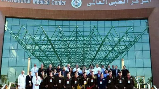 للمدنيين والعسكريين .. خبير أجنبى فى العلاج بالأشعة التداخلية بالمركز الطبى العالمى