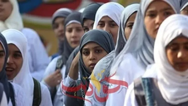 التواصل الاجتماعى يشتعل غضبا .. مدرسة تفرض الحجاب على طفلة .. ماما مش موافقه مش مشكلتنا حلي مشكلتك مع أمك .. وزارة التعليم تحقق فى الواقعة