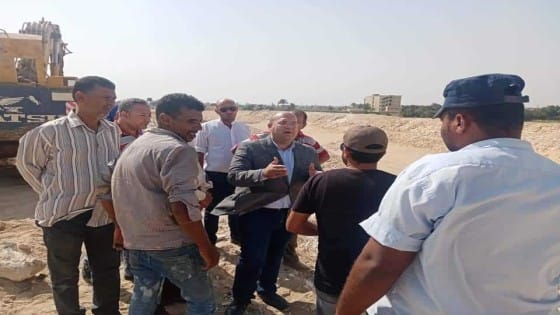 جولة ميدانية لنائب محافظ لمتابعة مخر سيل الودي والديسمي بالصف .. متابعة منسوب المياة بجزيرة الودي