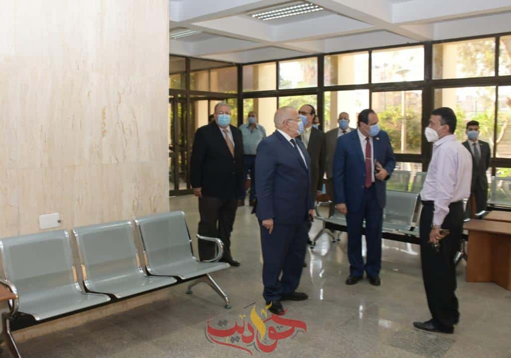 تمهيدًا لافتتاحها قريبًا .. الخشت يتفقد العيادات الطبية الجديدة بالمدينة الرياضية
