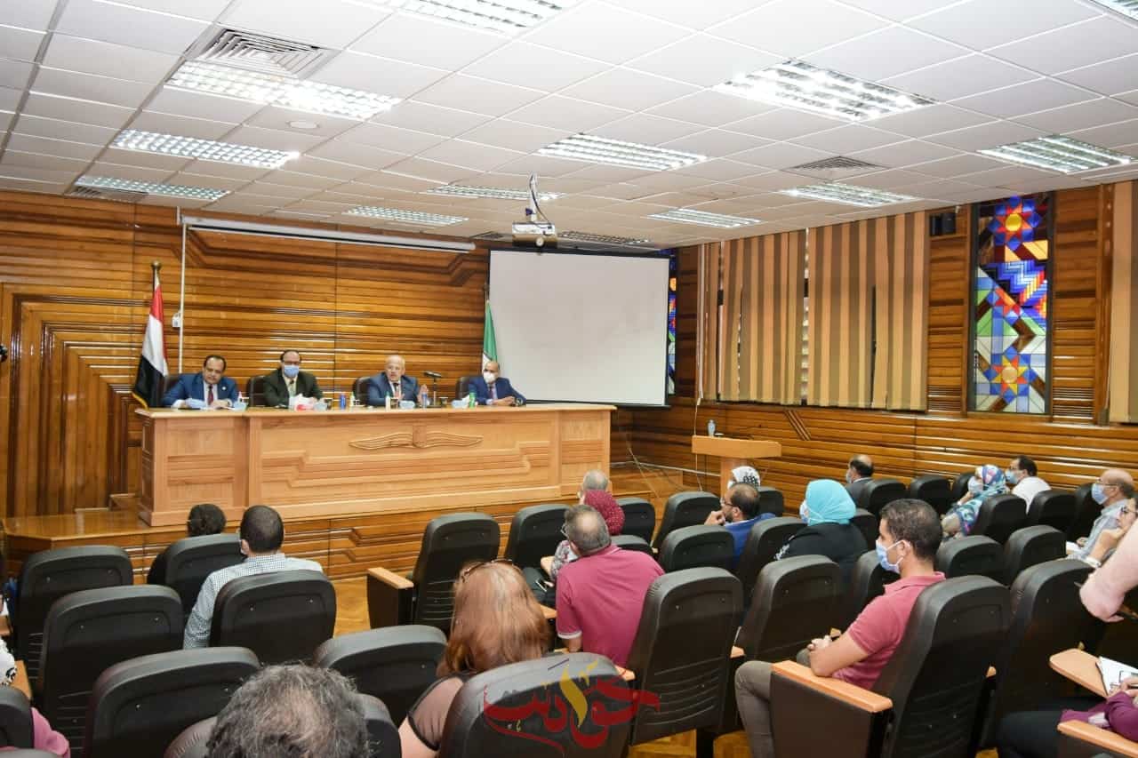 لإطلاق منظومة التعليم الإلكتروني فى أسرع وقت .. الخشت يجتمع بمسئولى الـ IT بكافة كليات ومعاهد جامعة القاهرة