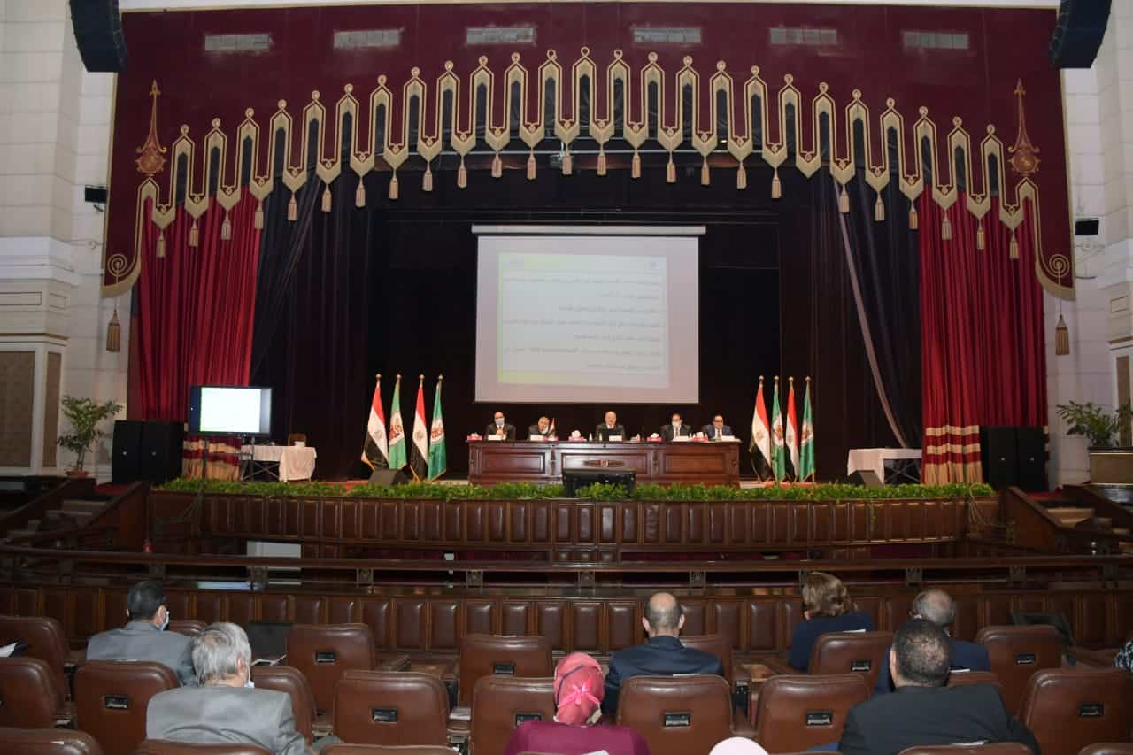 الخشت: يعلن بدء الإطلاق التجريبي لمنصة الجامعة .. تعتمد أنواعًا مختلفة لاختبارات الكترونية  أو ورقية وبأكثر من لغة .. تصحيح جميع أنواع الامتحانات ومراقبة الاختبارات وتحليل نتائج الطلاب ودرجاتهم 