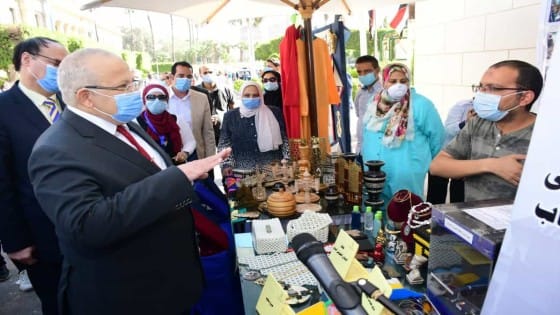 رئيس جامعة القاهرة للطلاب: ليكن هدفكم تكوين شخصياتكم نفسيا وعقليا بالعلم والفن والثقافة وتطوير مهاراتكم .. يفتتح المعرض الدائم للأنشطة الطلابية