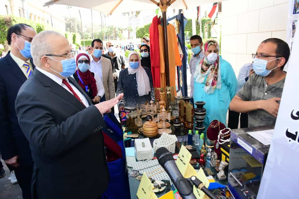 رئيس جامعة القاهرة للطلاب: ليكن هدفكم تكوين شخصياتكم نفسيا وعقليا بالعلم والفن والثقافة وتطوير مهاراتكم .. يفتتح المعرض الدائم للأنشطة الطلابية