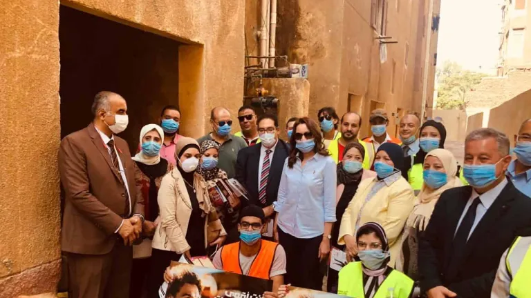 شاهد بالصور .. مساكن هامفرس بالدقى تتحول من مستنقع صرف صحى إلى واحة من الجمال .. قافلة طبيه واخرى لتعليم الحرف بالتعاون مع جامعتى القاهرة وحلوان والهلال الأحمر