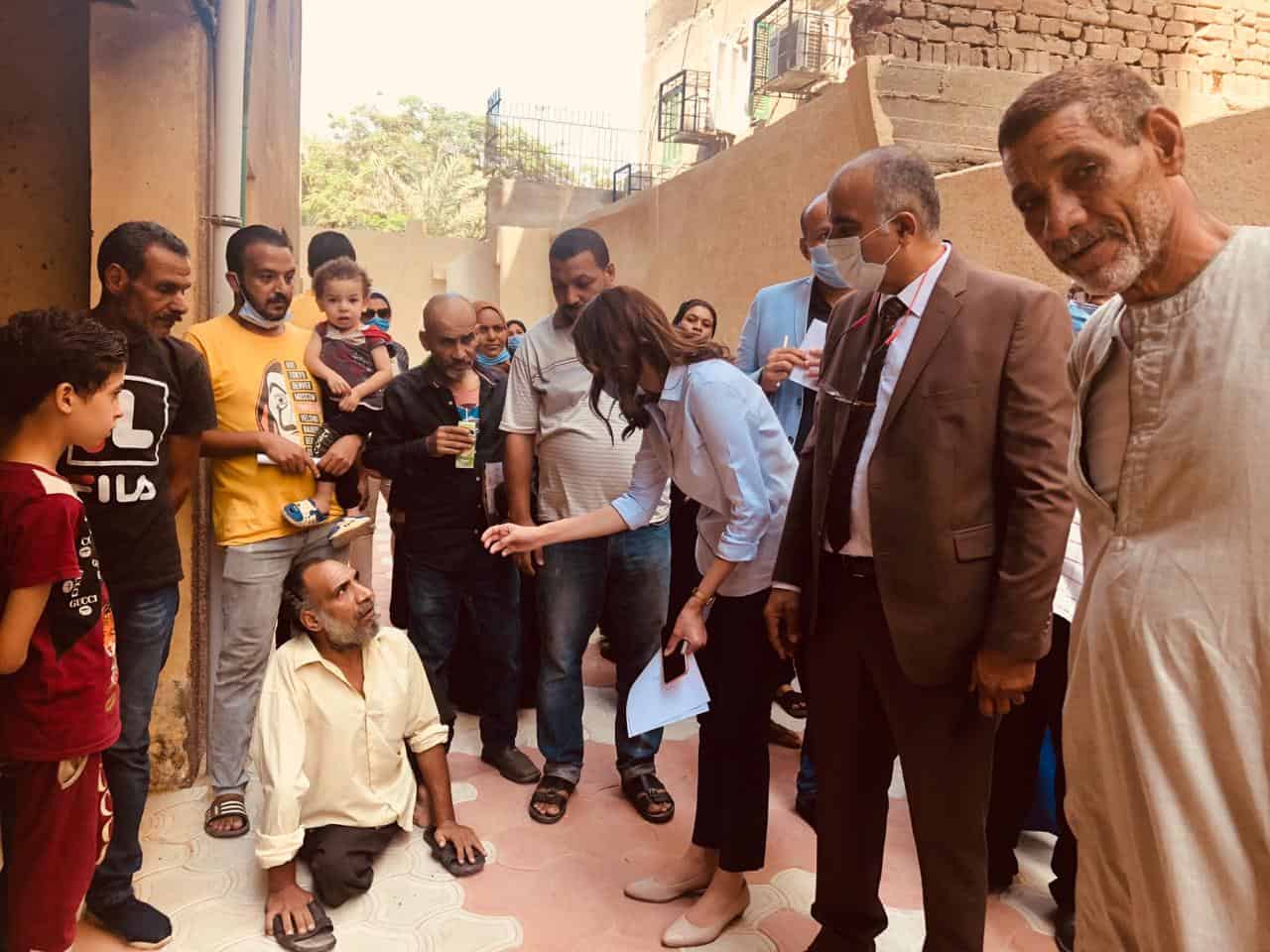 شاهد بالصور .. مساكن هامفرس بالدقى تتحول من مستنقع صرف صحى إلى واحة من الجمال .. قافلة طبيه واخرى لتعليم الحرف بالتعاون مع جامعتى القاهرة وحلوان والهلال الأحمر