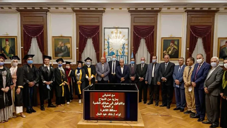 محافظ القاهرة يكرم أوائل الثانوية العامة .. ويؤكد: مصر تعتمد على عقول ابنائها المتفوقين لتحقيق نهضتها