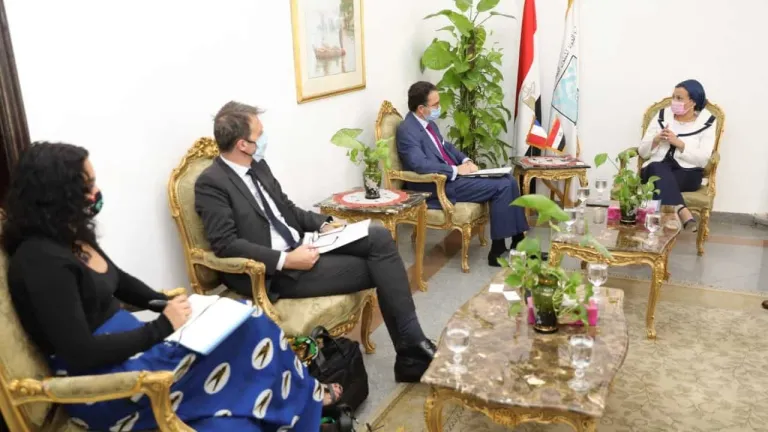 وزيرة البيئة تبحث مع السفير الفرنسي سبل التعاون لدعم مبادرة الرئاسية المصرية للربط بين إتفاقيات ريو الثلاث